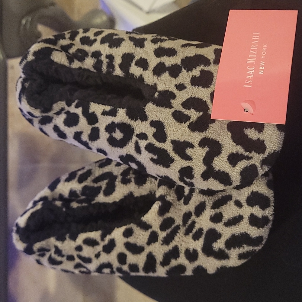 Brand new ISAAC MIZRAHI slippers